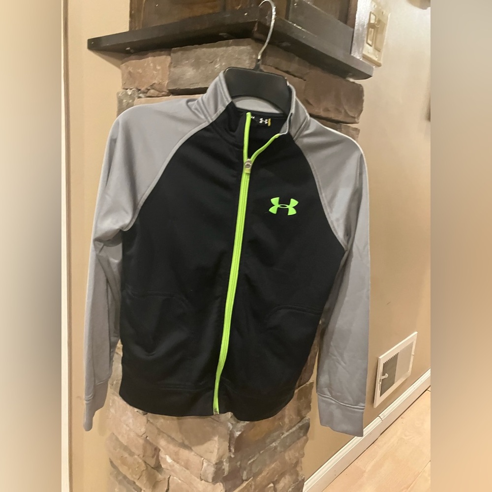 Boy’s Under Armour zip up jacket YMD